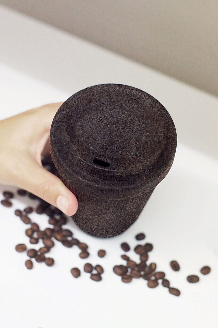 Recyclingmaterial „Kaffeeform” aus Kaffeesatz