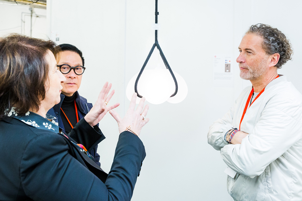 The Red Dot Jury during the assessment of the lamp “Nosto” 